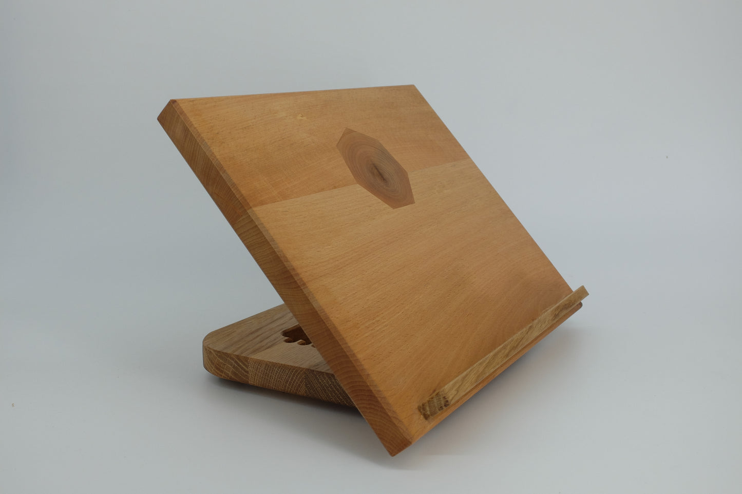 Bibelständer aus Eiche und Kirsche