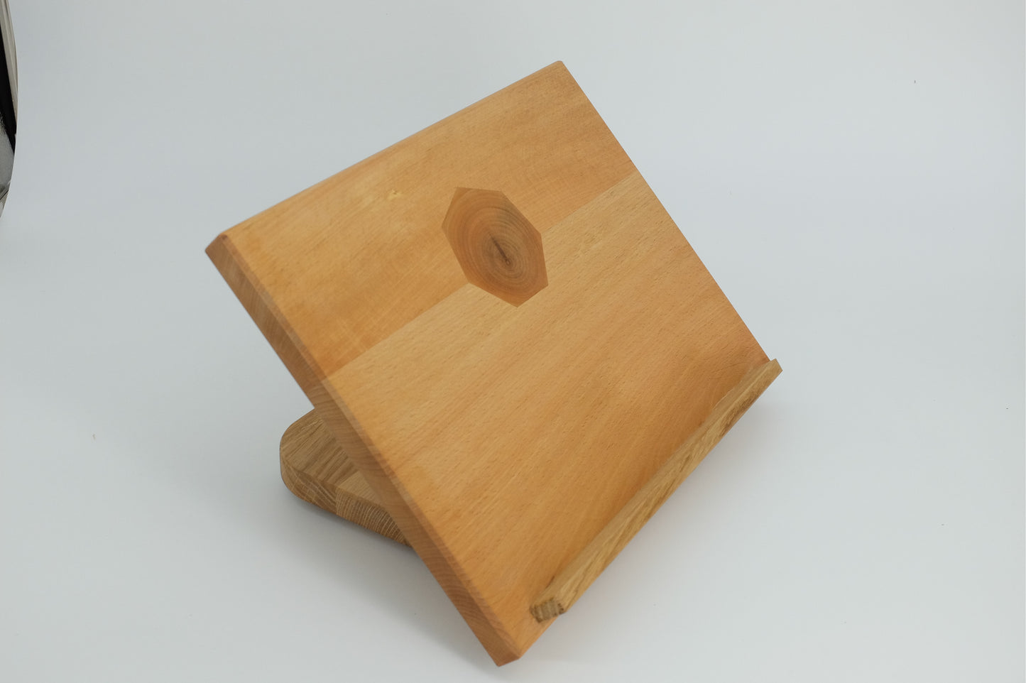 Bibelständer aus Eiche und Kirsche