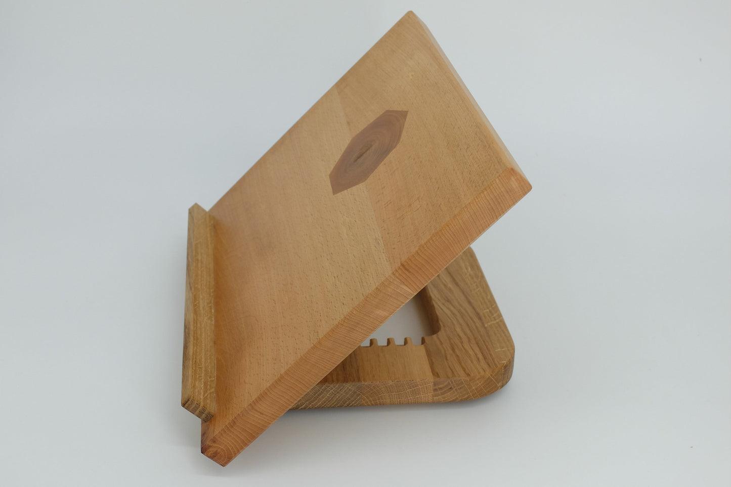 Bibelständer aus Eiche und Kirsche